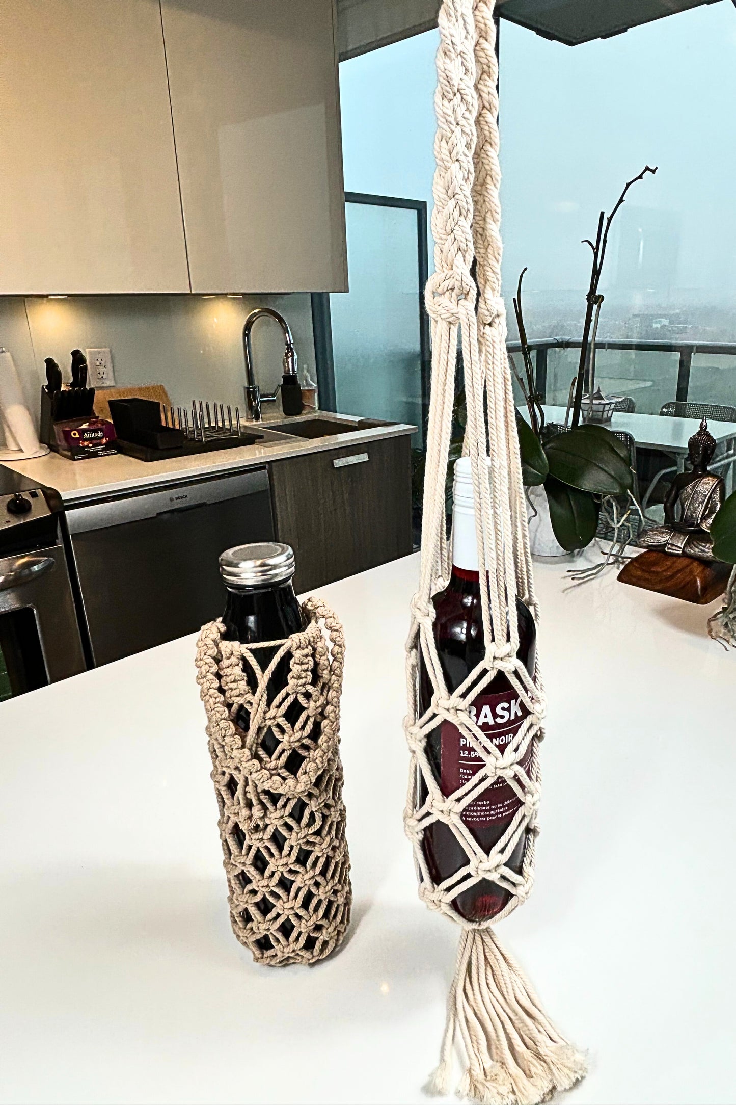 Eco-Friendly Macramé Water Bottle Holder – Boho Style, Hands-Free Functionality for All Ages