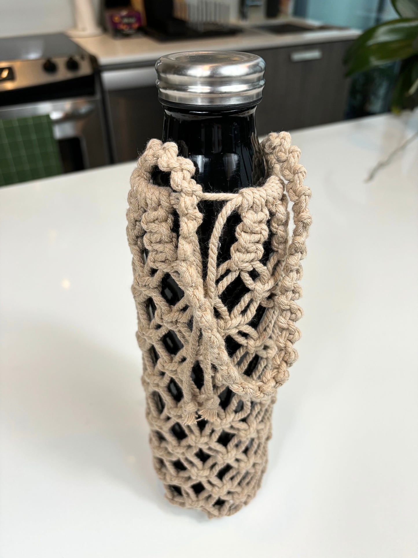 Eco-Friendly Macramé Water Bottle Holder – Boho Style, Hands-Free Functionality for All Ages