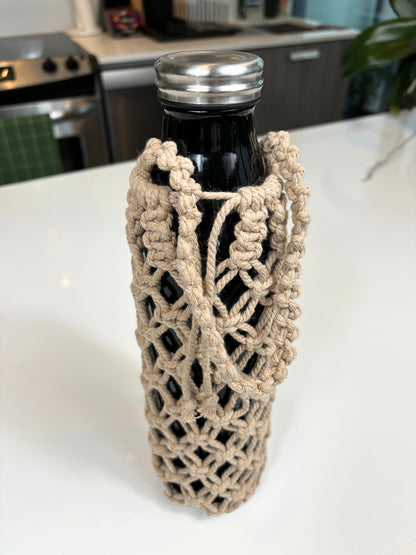 Eco-Friendly Macramé Water Bottle Holder – Boho Style, Hands-Free Functionality for All Ages